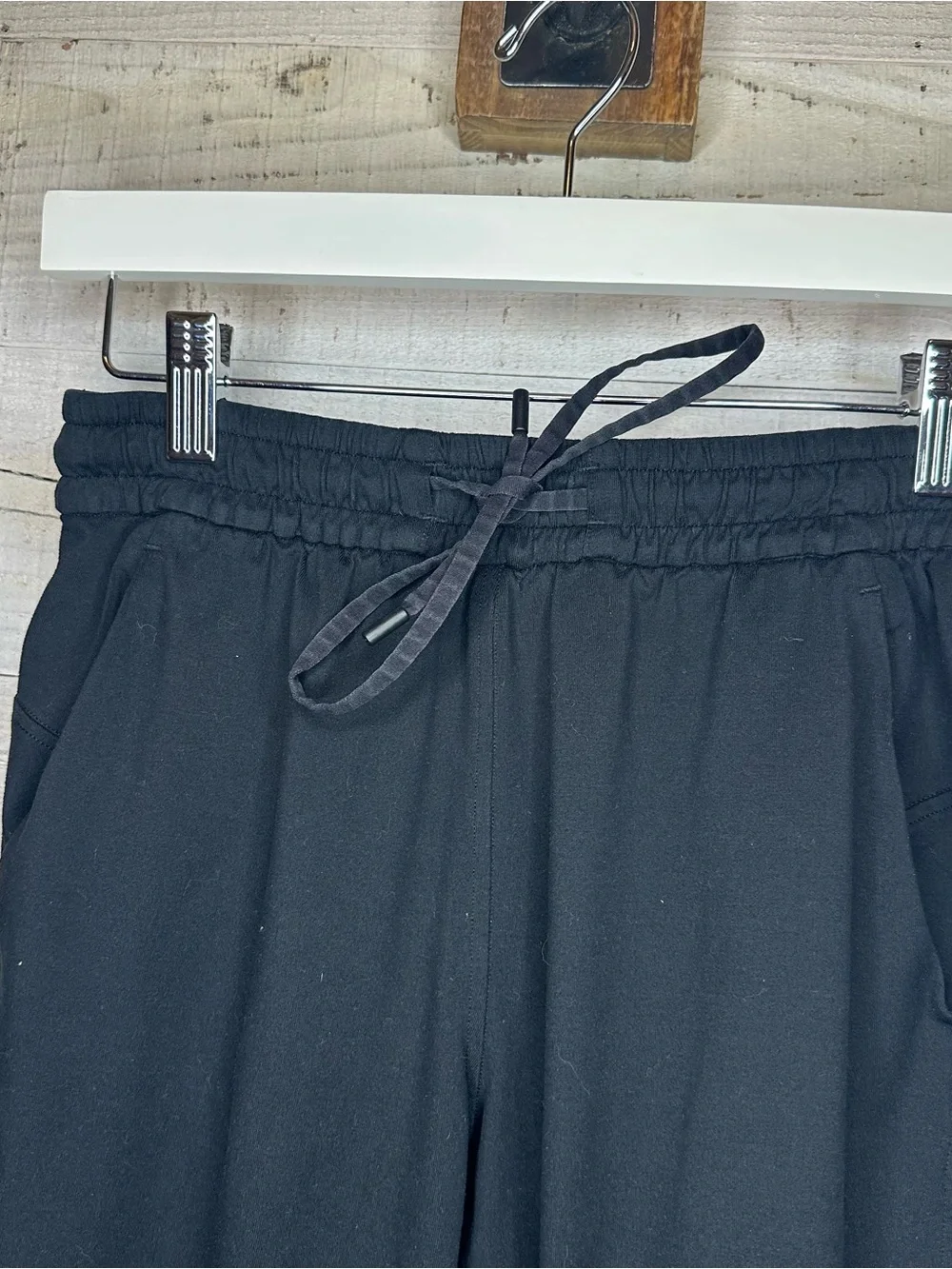 Lululemon Soft Jersey Classic-Fit Mid-Rise Cropped Jogger Black 4